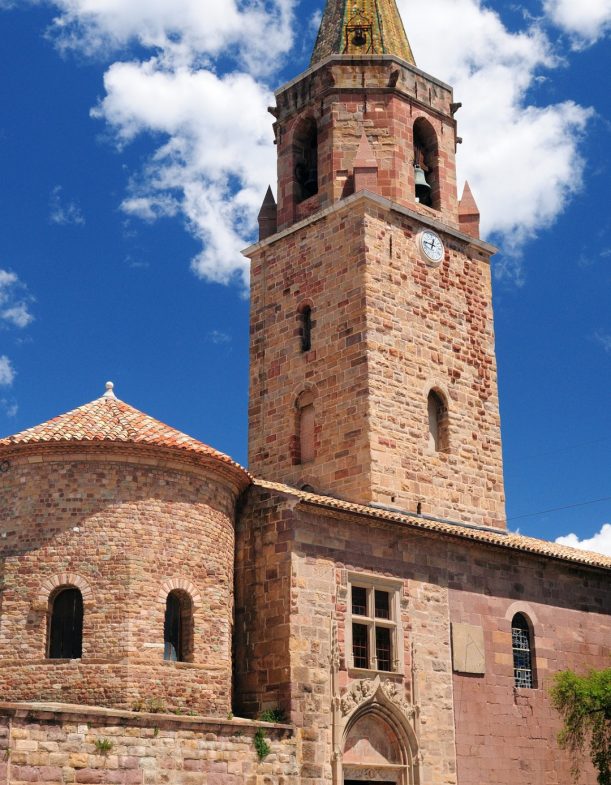 bottom-up-view-to-the-clock-tower-of-the-saintleonce-cathedral-in-picture-id1343535266