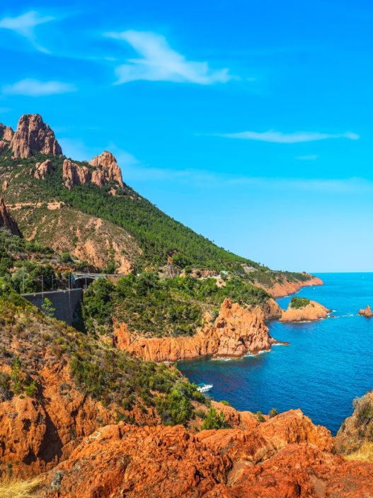 esterel-rocky-beach-coast-and-sea-saint-raphael-cannes-cote-azur-picture-id1279401138