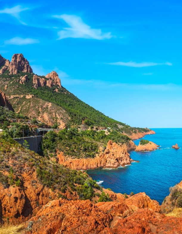 esterel-rocky-beach-coast-and-sea-saint-raphael-cannes-cote-azur-picture-id1279401138