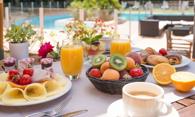 Breakfast on the terrace at the Golf Hôtel de Valescure